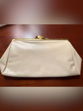 Classic Vintage Cream Kiss-Lock Clutch Bag